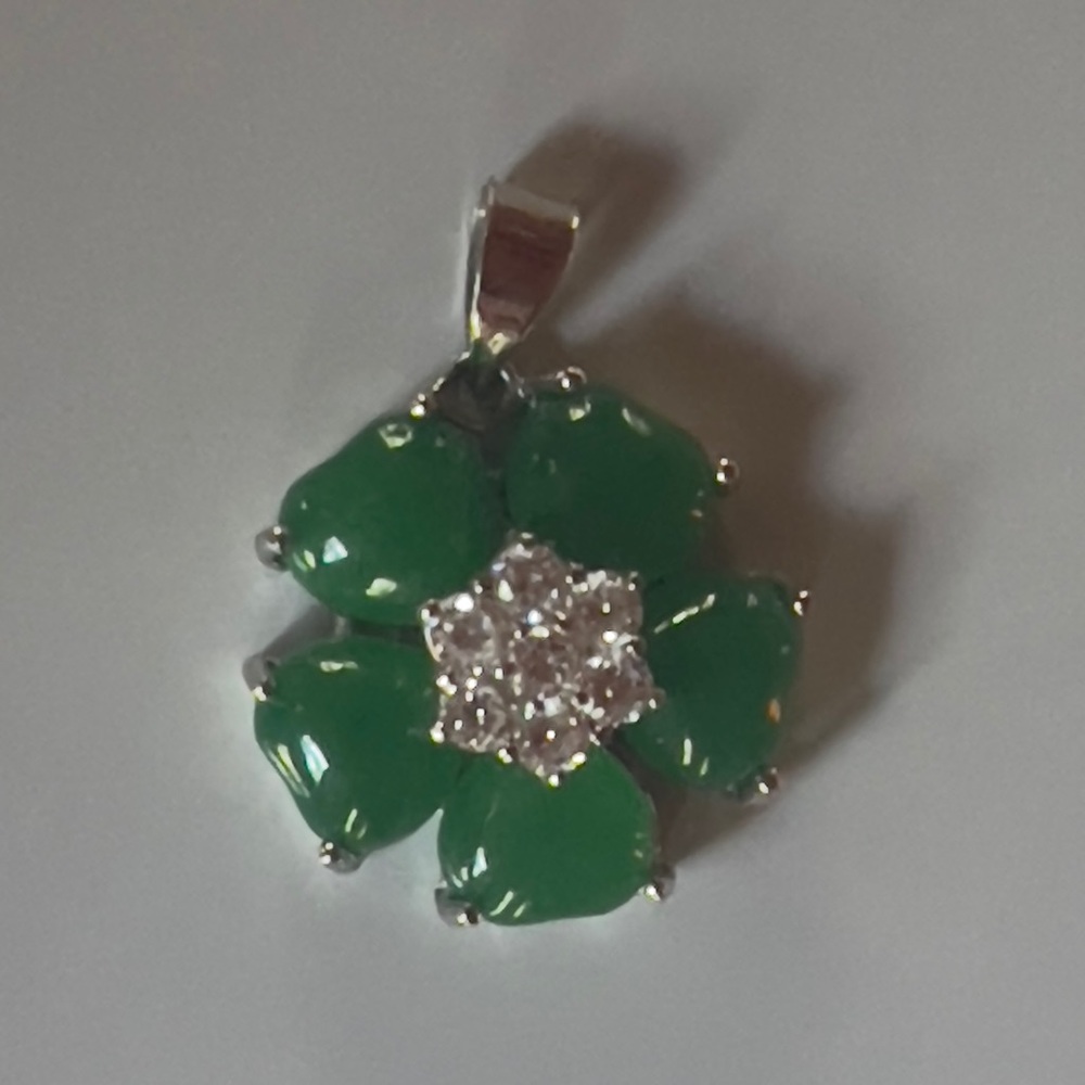 Elegant Green Floral Pendant